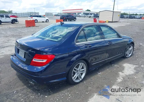 2014 Mercedes-Benz C 300 Luxury 4Matic/Sport 4Matic из США, поврежденный, VIN WDDGF8AB0EA963015